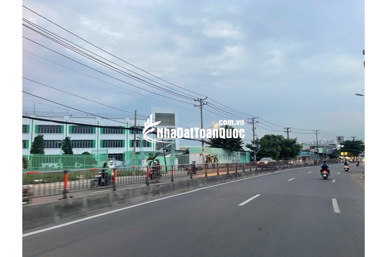 7 tỷ 2 - 100m ngang hơn 8m nhà 3 tầng kiên cố sát Vạn Phúc City - HẺM XE HƠI TỚI CỬA
